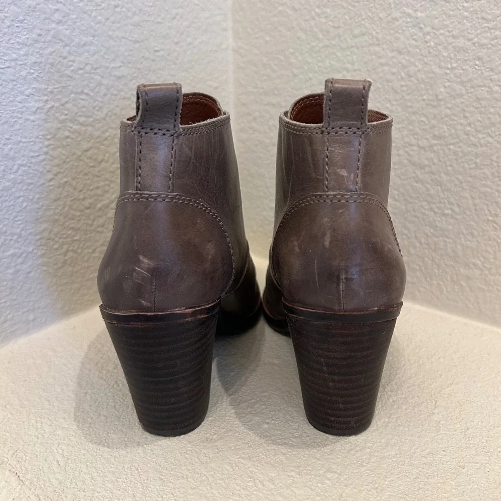 Lucky‎ Brand Womens Grey Leather V-Cut Ankle Booties Block Heel Size 5.5M